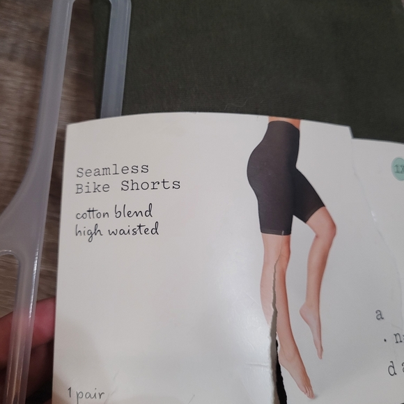 📌SOLD📌Seamless bike shorts - Picture 2 of 4